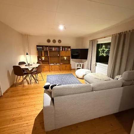 Apartment On The Edge Of The Woods *